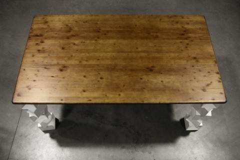 Table design en bois et métal